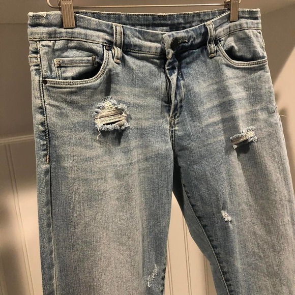 Blank NYC light blue distressed jeans! - Picture 2 of 4